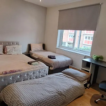 Comfy Fenia Homestay London