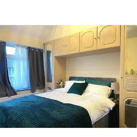 47r Place *