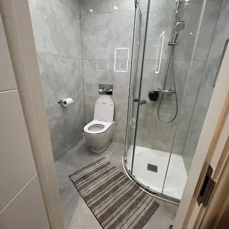 En-suite Double - Private Entrance & Free Parking Apartment *