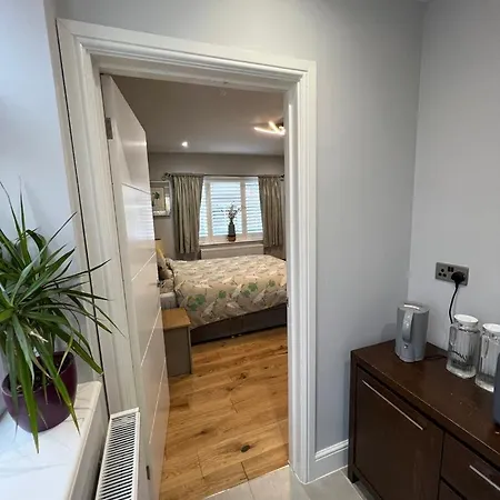 En-suite Double - Private Entrance & Free Parking Apartment