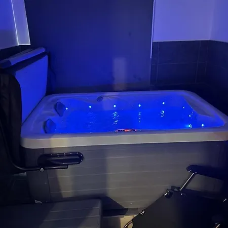 Luxury With Private Jacuzzi Hot Tub & Sauna * London