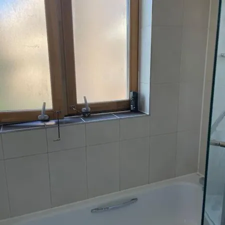 Contemporary Haven: 4-bed House In Dagenham
