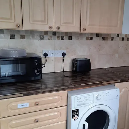 47r Place Apartment *