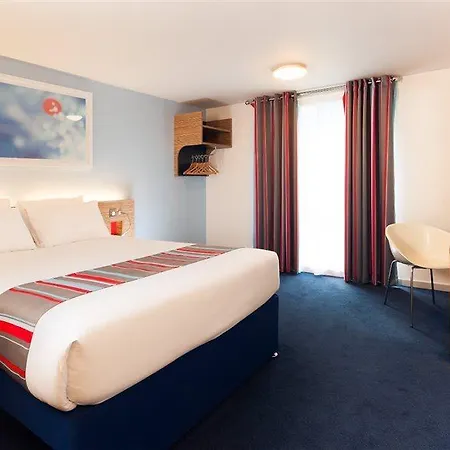 Travelodge Road Hotel 3*