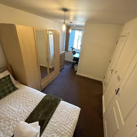New Build 2 Bedroom With 2 Bath In London