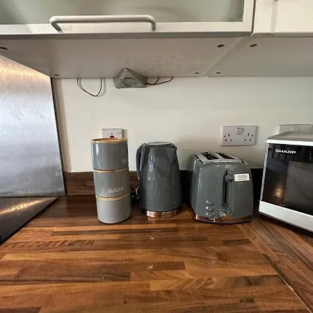 Apartment New Build 2 Bedroom With 2 Bath In London