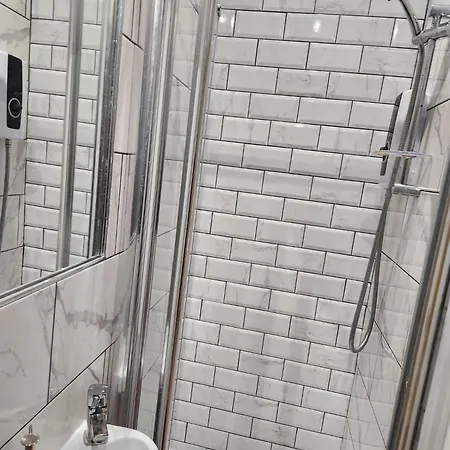 Apartment Away From London