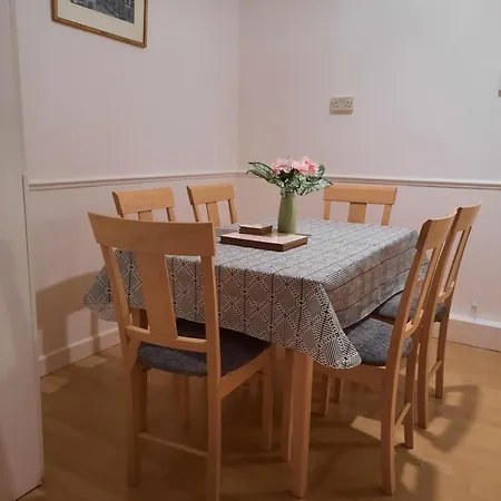 47r Place Apartment *