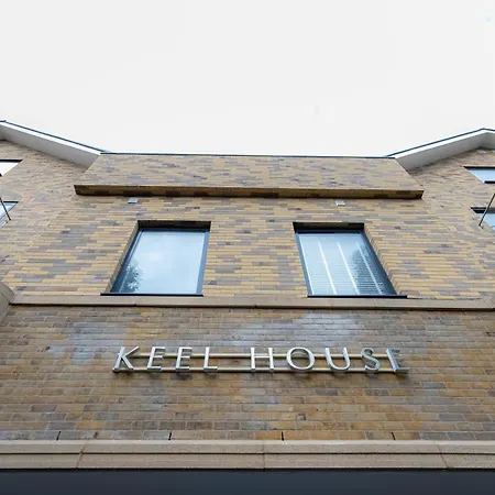 Stylish With Balcony For Upper & Free Parking In A Prime Location - Five Miles From Heathrow Airport * Uxbridge