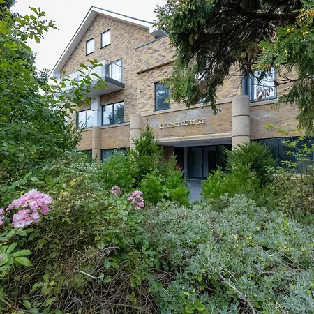 Apartment Stylish With Balcony For Upper & Free Parking In A Prime Location - Five Miles From Heathrow Airport Uxbridge