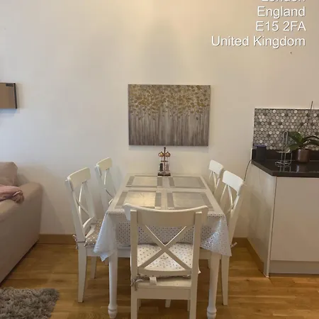 Two Double Bedroom Duplex Flat Apartment *