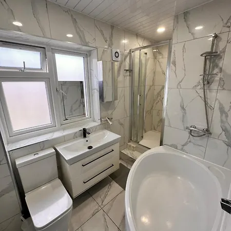 Double And Single In Bromley By Bow Guest house *