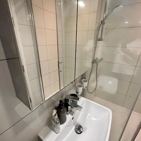 Guest house Double And Single In Bromley By Bow