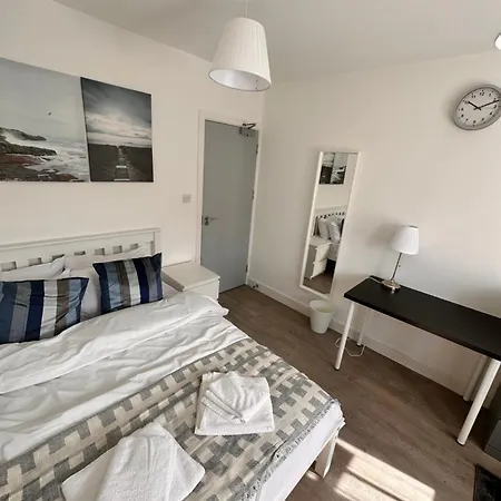 Double And Single In Bromley By Bow Guest house London