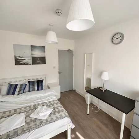 Guest house Double And Single In Bromley By Bow London