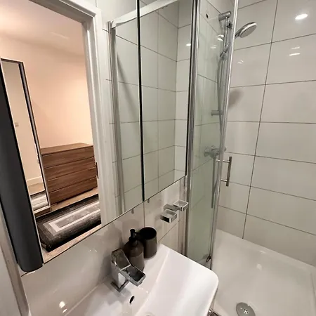 Double And Single In Bromley By Bow Guest house London