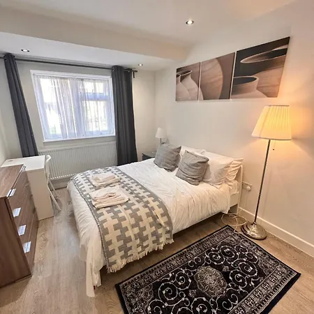 Guest house Double And Single In Bromley By Bow