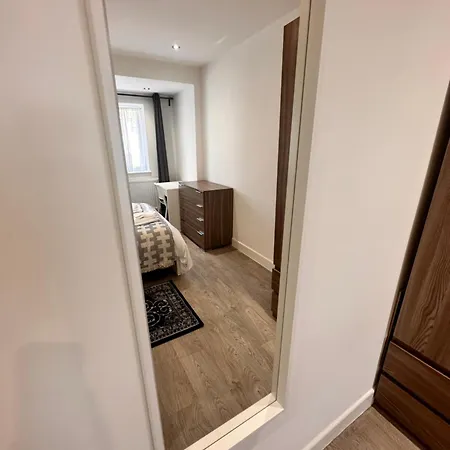 Guest house Double And Single In Bromley By Bow London