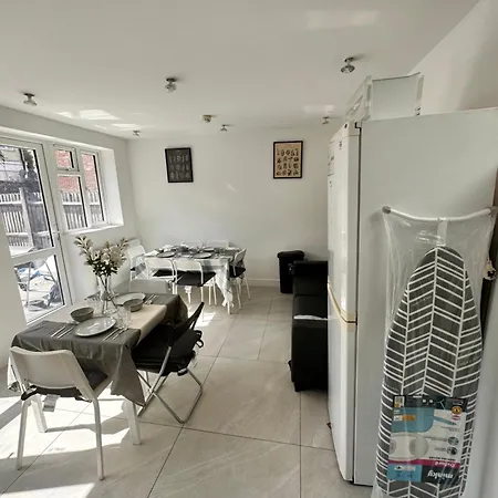 Double And Single In Bromley By Bow Guest house London