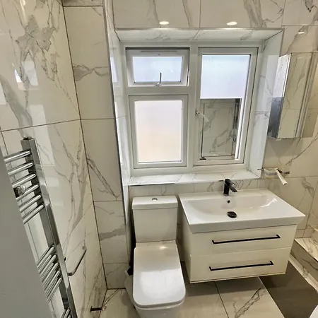 Double And Single In Bromley By Bow Guest house London