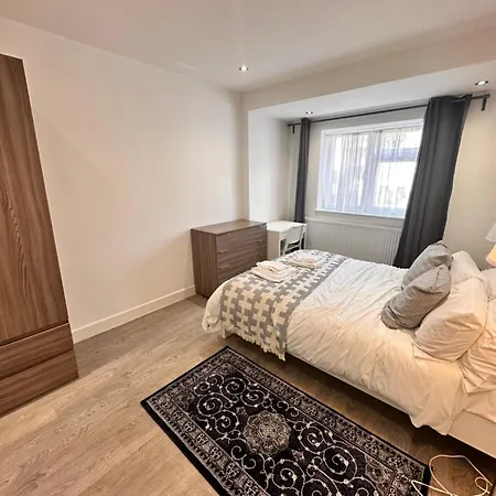 Guest house Double And Single In Bromley By Bow *