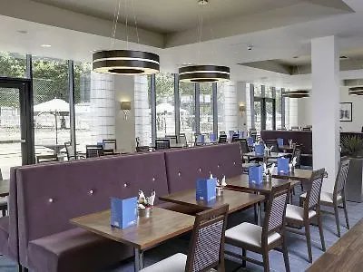 Otel Holiday Express - Excel By Ihg 3*