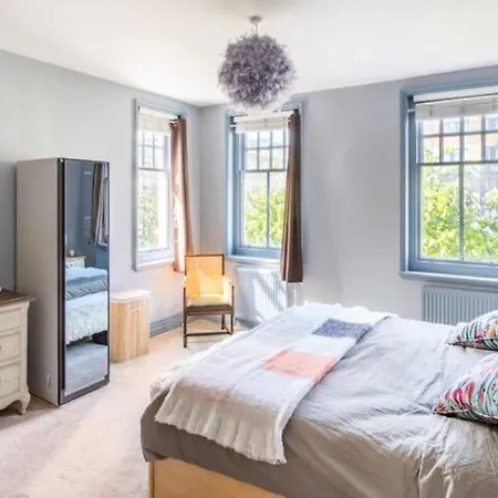 Three-storey, Renovated 1890s Heritage In Spitalfields Market