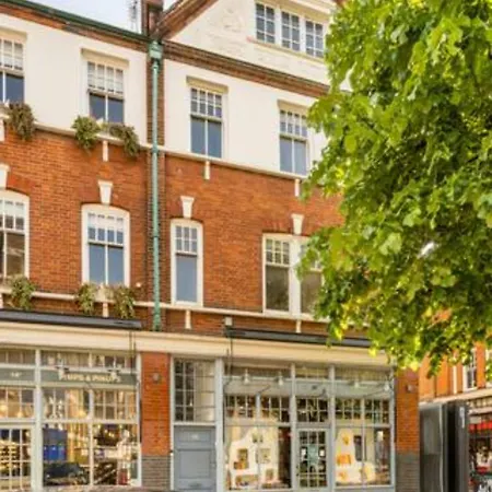 Three-storey, Renovated 1890s Heritage In Spitalfields Market Apartment London