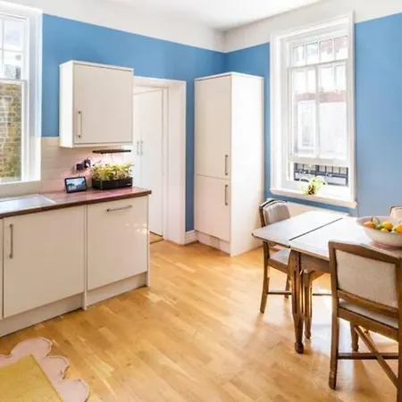 Three-storey, Renovated 1890s Heritage In Spitalfields Market *