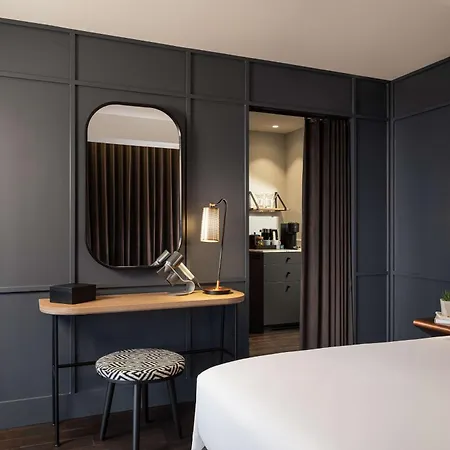 Hotel The Gantry London, Curio Collection By Hilton