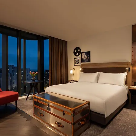 Hotel The Gantry London, Curio Collection By Hilton