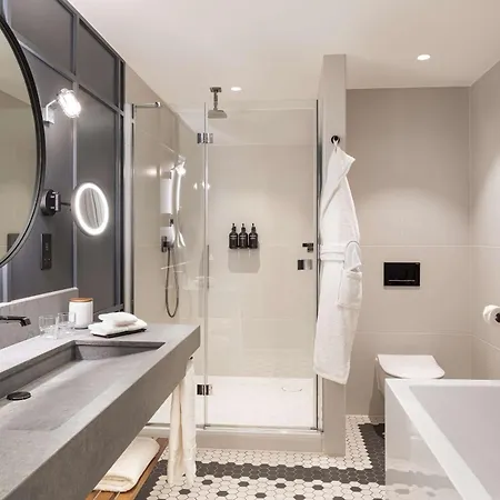 The Gantry London, Curio Collection By Hilton Hotel