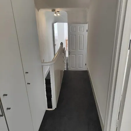 Apartament East 2 Bedroom Londyn