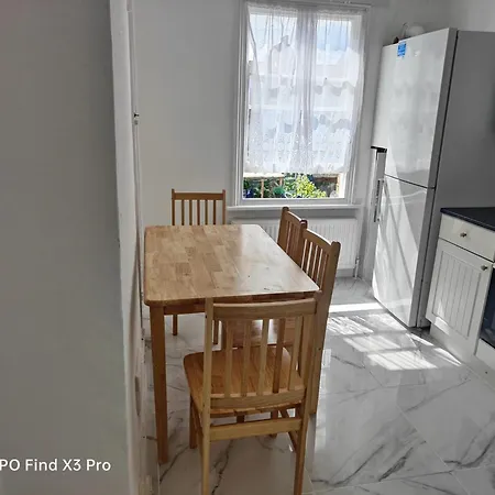 East 2 Bedroom * Londyn