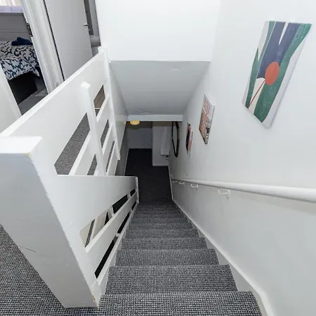 Homestay In Mile End *