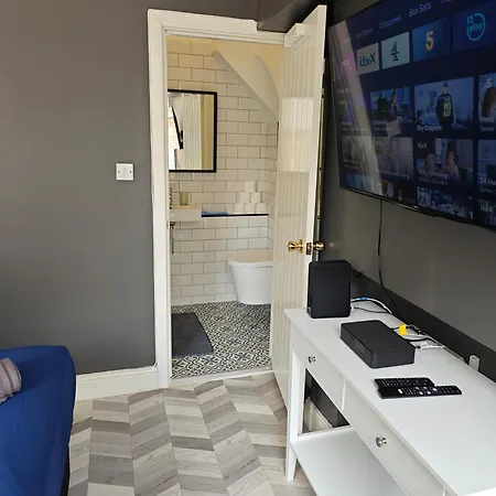 2 Bedroom 2 Bathroom In Old St - Shoreditch - Zone 1