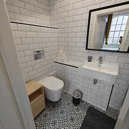 2 Bedroom 2 Bathroom In Old St - Shoreditch - Zone 1 Apartment