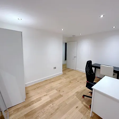 Massive Flat Near Greenwich Park London
