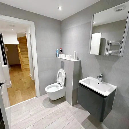 Massive Flat Near Greenwich Park *