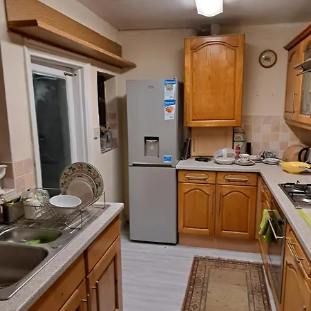 Homestay Luxury Super Double Bedroom London Seven Kings Train Station Ilford
