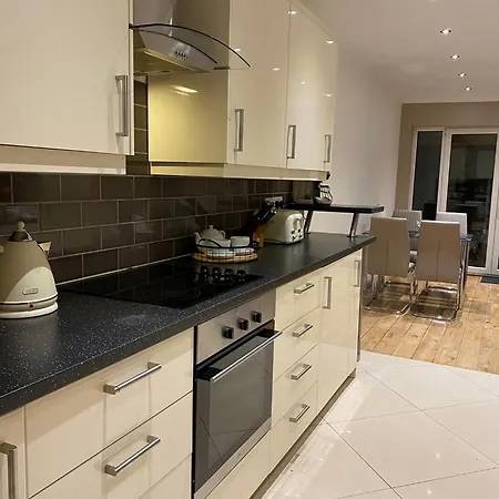 Luxury Sauna Jacuzzi Excel Canary Wharf Zone 2 Villa *