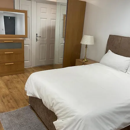 Beautiful Share 7 Of Double Bedroom House With Private Bathroom And Toilets Holiday home *