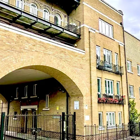 A Beautiful Stylish 2 Bedroom -city Of *