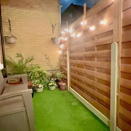 A Beautiful Stylish 2 Bedroom -city Of Apartment *