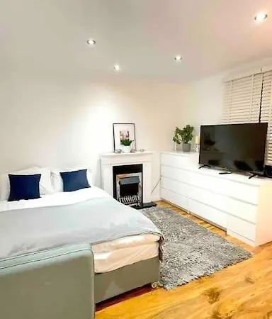 A Beautiful Stylish 2 Bedroom -city Of Apartment