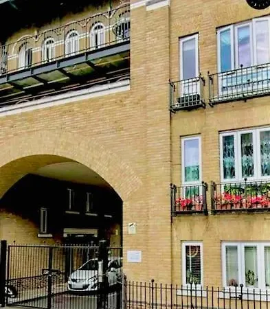 A Beautiful Stylish 2 Bedroom -city Of Apartment
