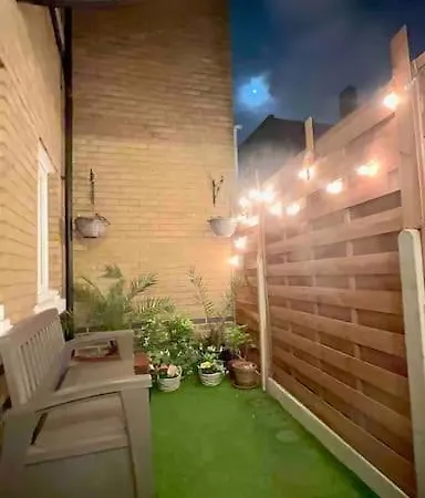 A Beautiful Stylish 2 Bedroom -city Of Apartment *