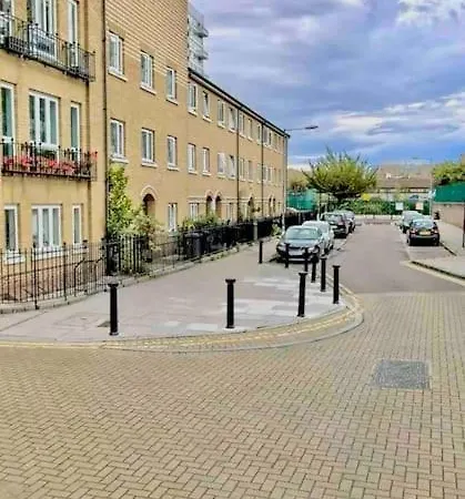 A Beautiful Stylish 2 Bedroom -city Of *