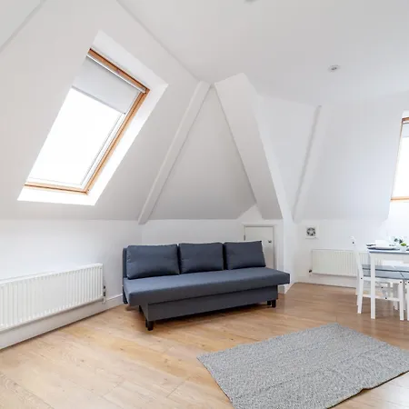 Great 1 Bedroom In Hounslow With Free Parking