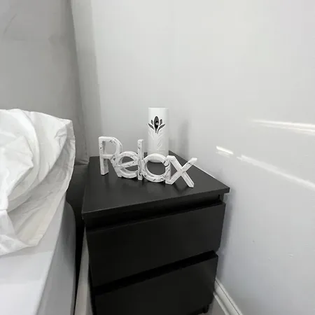 F3, Luxury Flat Close To Ilford. Sel *